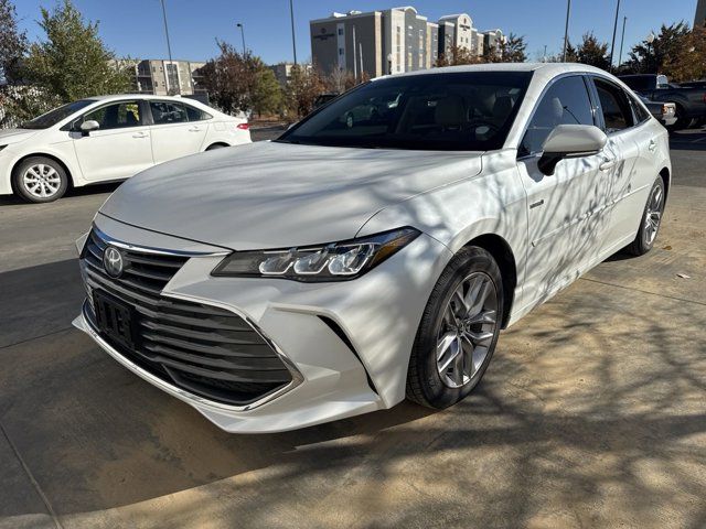 2020 Toyota Avalon Hybrid XLE