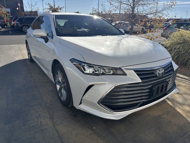 2020 Toyota Avalon Hybrid XLE