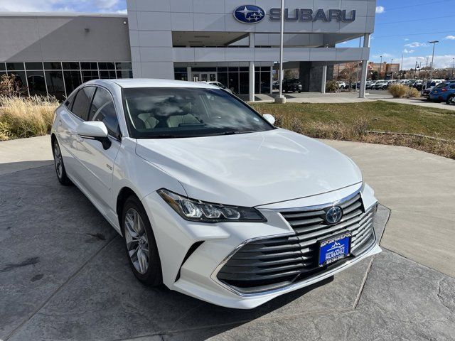 2020 Toyota Avalon Hybrid XLE