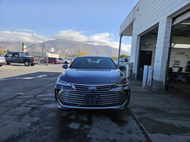 2020 Toyota Avalon Hybrid XLE