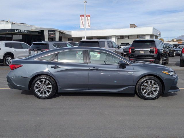 2020 Toyota Avalon Hybrid XLE