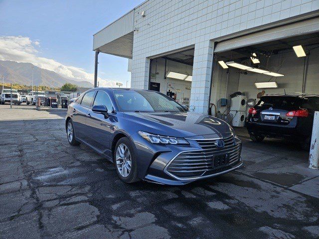 2020 Toyota Avalon Hybrid XLE