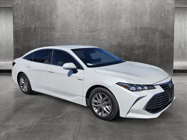 2020 Toyota Avalon Hybrid XLE