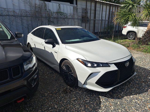 2020 Toyota Avalon Hybrid XSE