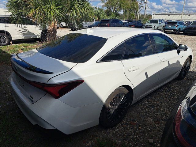 2020 Toyota Avalon Hybrid XSE