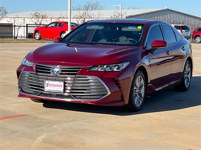 2020 Toyota Avalon Hybrid XLE