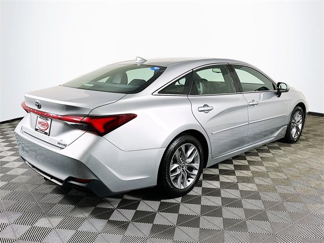 2020 Toyota Avalon Hybrid XLE