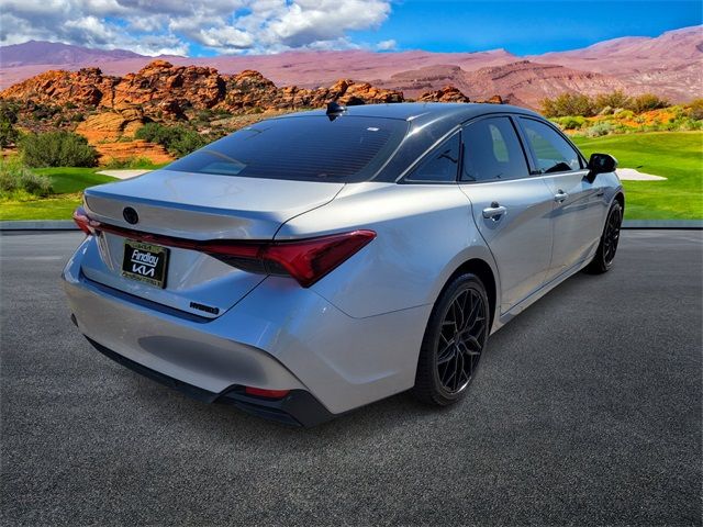 2020 Toyota Avalon Hybrid XLE