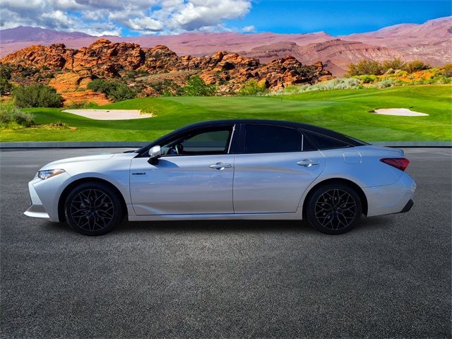 2020 Toyota Avalon Hybrid XLE