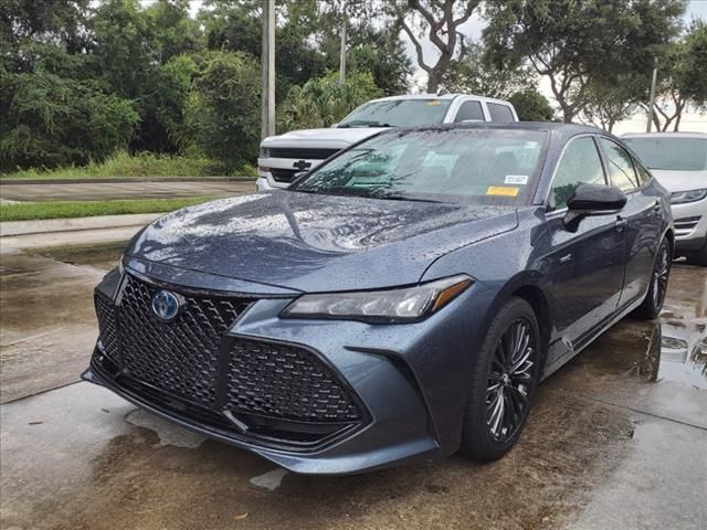 2020 Toyota Avalon Hybrid XSE