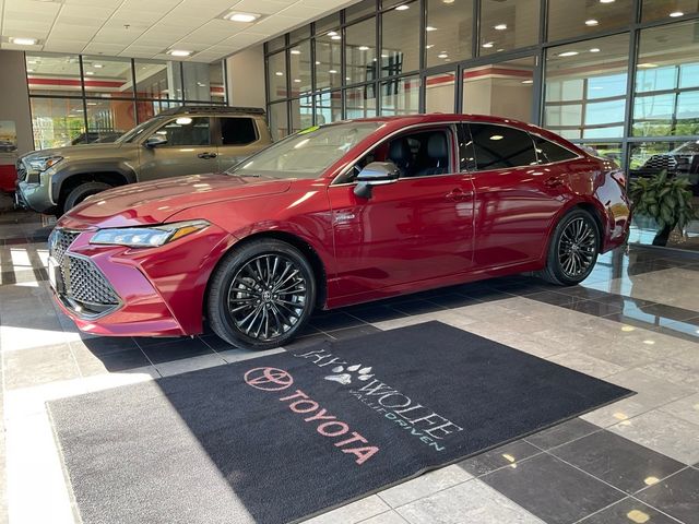 2020 Toyota Avalon Hybrid XSE