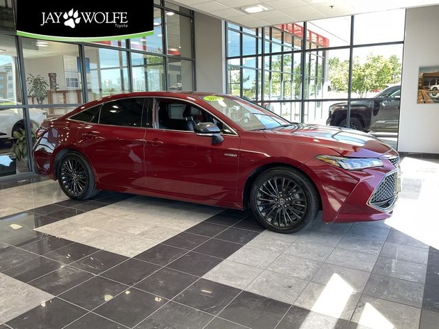 2020 Toyota Avalon Hybrid XSE