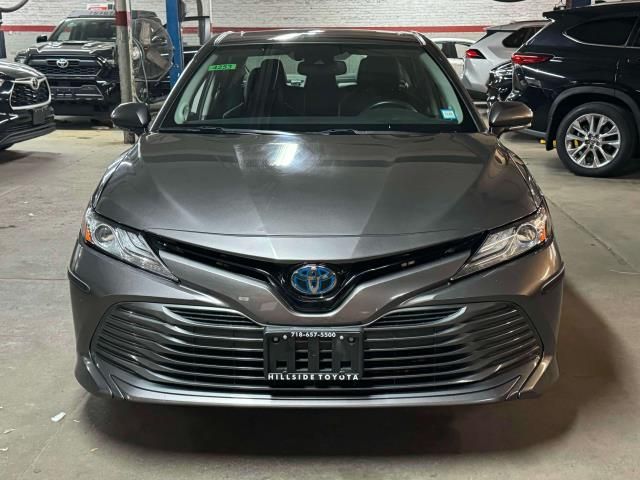 2020 Toyota Camry Hybrid XLE