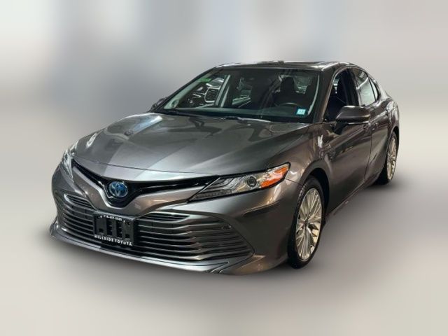 2020 Toyota Camry Hybrid XLE