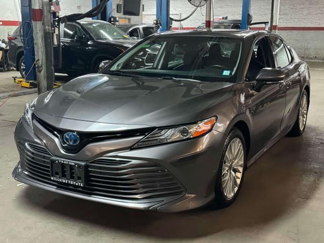 2020 Toyota Camry Hybrid XLE