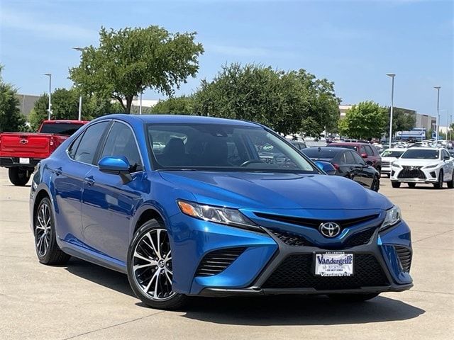 2020 Toyota Camry SE