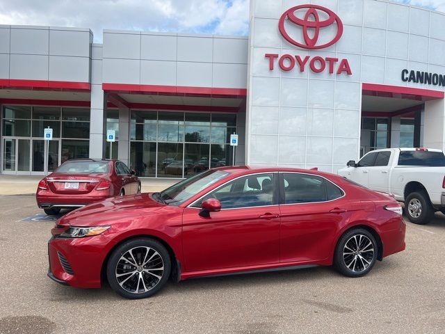 2020 Toyota Camry SE