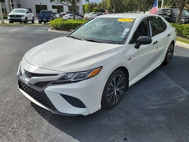 2020 Toyota Camry SE