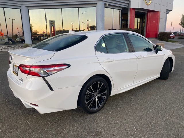 2020 Toyota Camry Hybrid SE