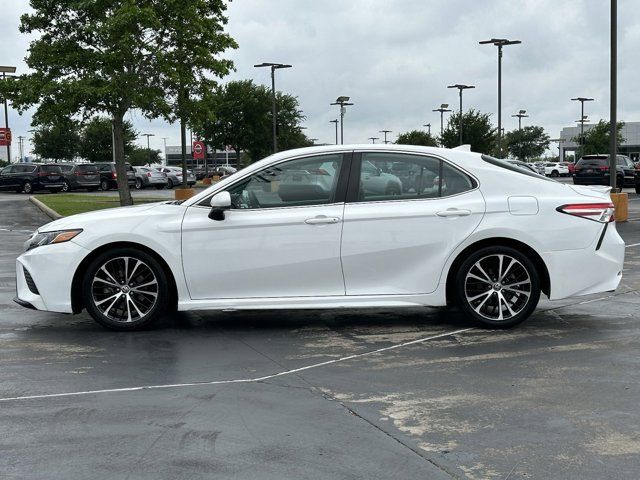 2020 Toyota Camry Hybrid SE