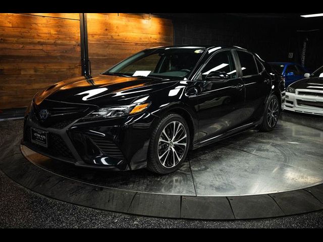 2020 Toyota Camry Hybrid SE