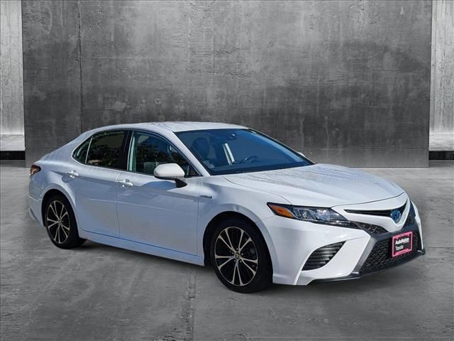 2020 Toyota Camry Hybrid SE