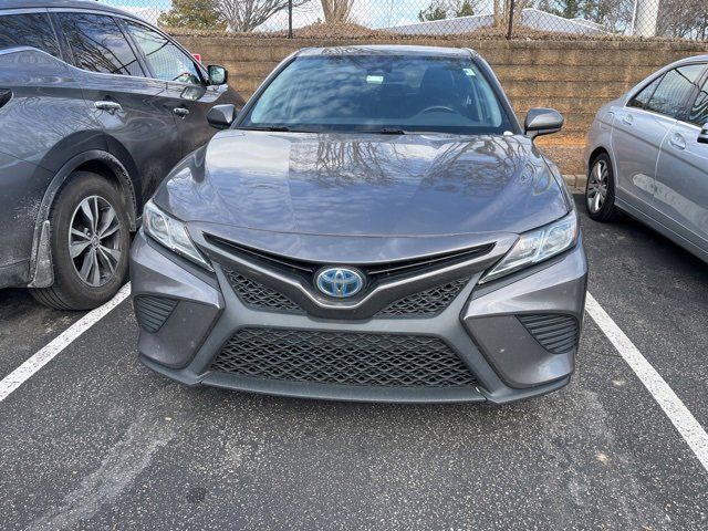 2020 Toyota Camry Hybrid SE