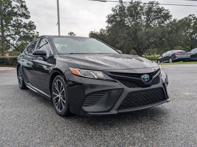 2020 Toyota Camry Hybrid SE