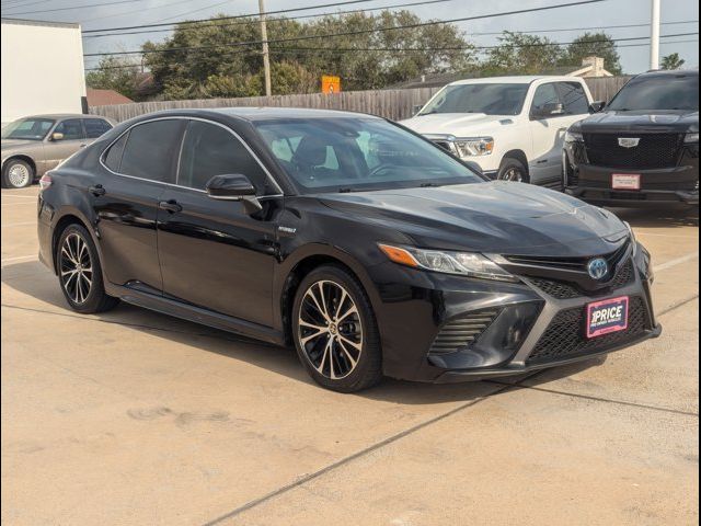 2020 Toyota Camry Hybrid SE