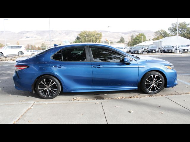 2020 Toyota Camry Hybrid SE