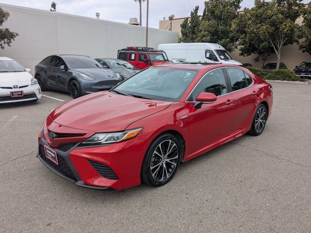 2020 Toyota Camry Hybrid SE