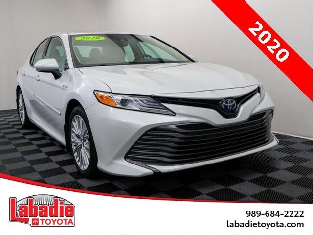 2020 Toyota Camry Hybrid XLE