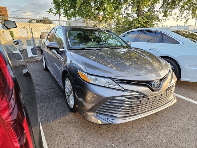 2020 Toyota Camry Hybrid XLE