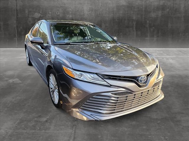 2020 Toyota Camry Hybrid XLE