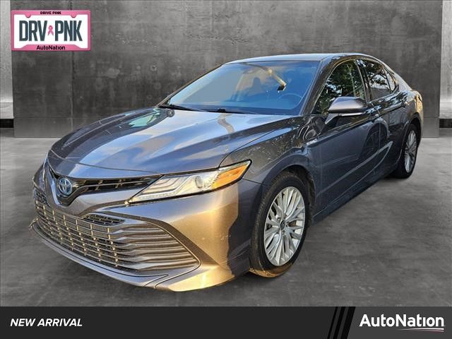 2020 Toyota Camry Hybrid XLE