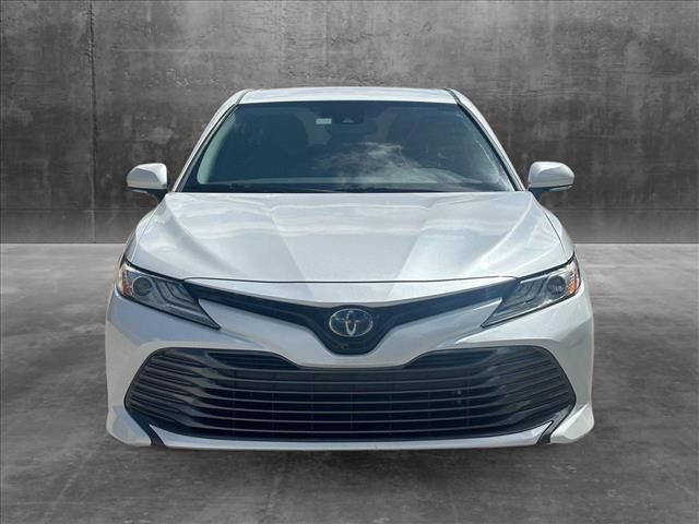 2020 Toyota Camry Hybrid XLE