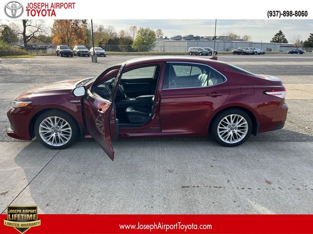 2020 Toyota Camry Hybrid XLE