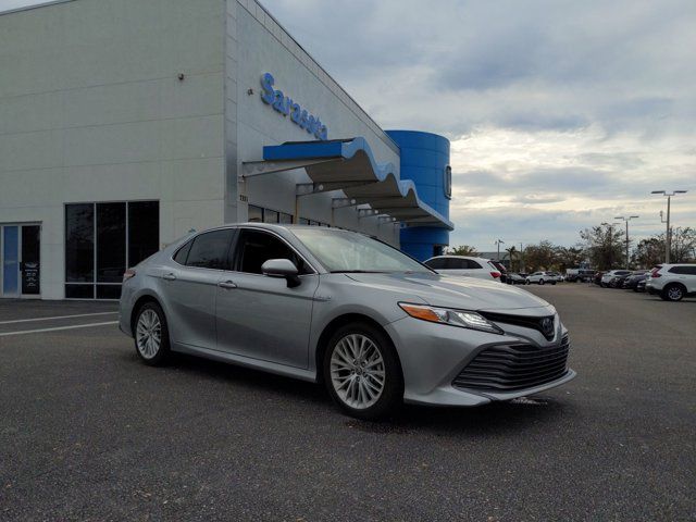 2020 Toyota Camry Hybrid XLE