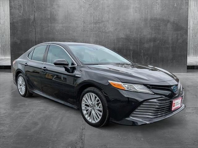 2020 Toyota Camry Hybrid XLE