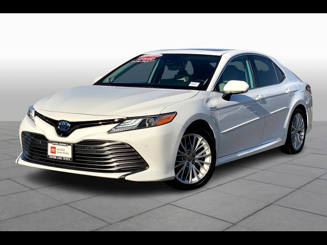 2020 Toyota Camry Hybrid XLE