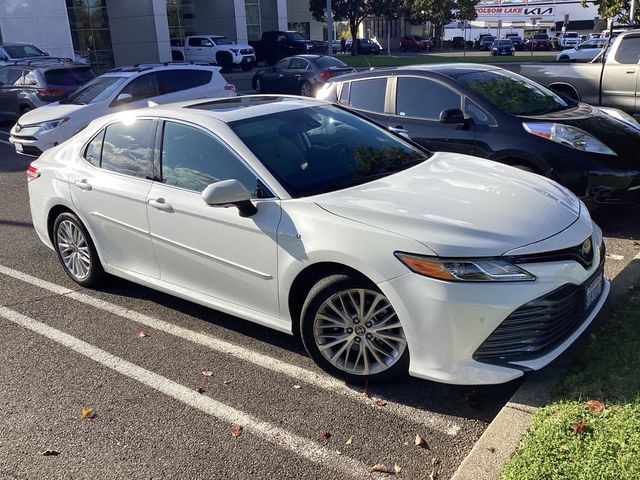 2020 Toyota Camry Hybrid XLE