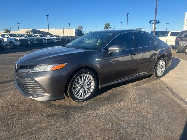 2020 Toyota Camry Hybrid XLE