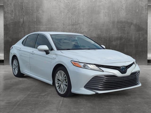 2020 Toyota Camry Hybrid XLE