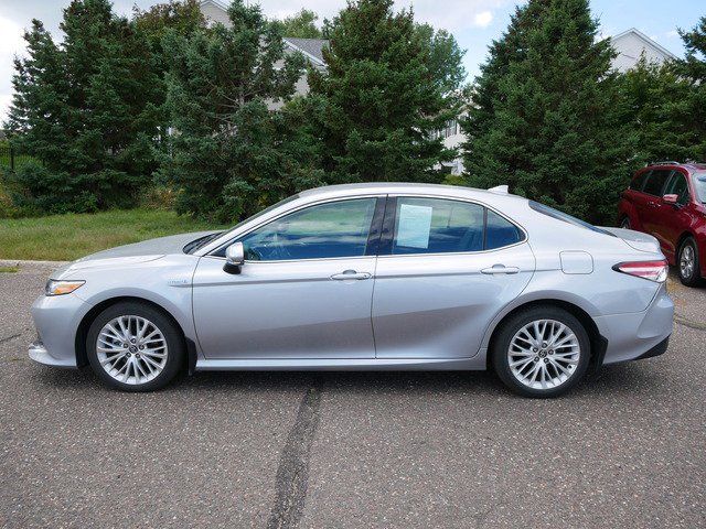 2020 Toyota Camry Hybrid XLE