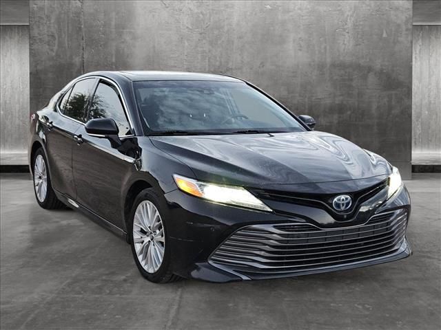 2020 Toyota Camry Hybrid XLE