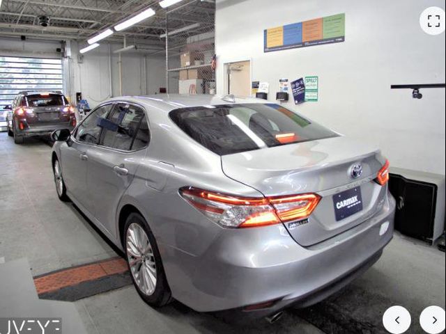 2020 Toyota Camry Hybrid XLE