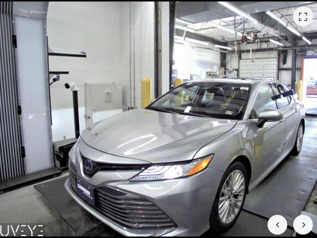 2020 Toyota Camry Hybrid XLE