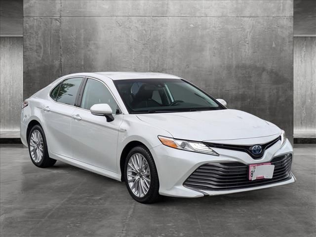 2020 Toyota Camry Hybrid XLE