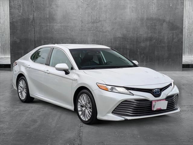 2020 Toyota Camry Hybrid XLE