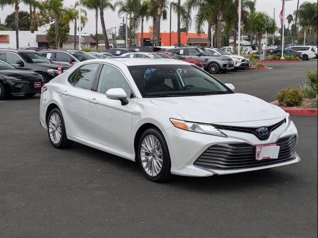 2020 Toyota Camry Hybrid XLE